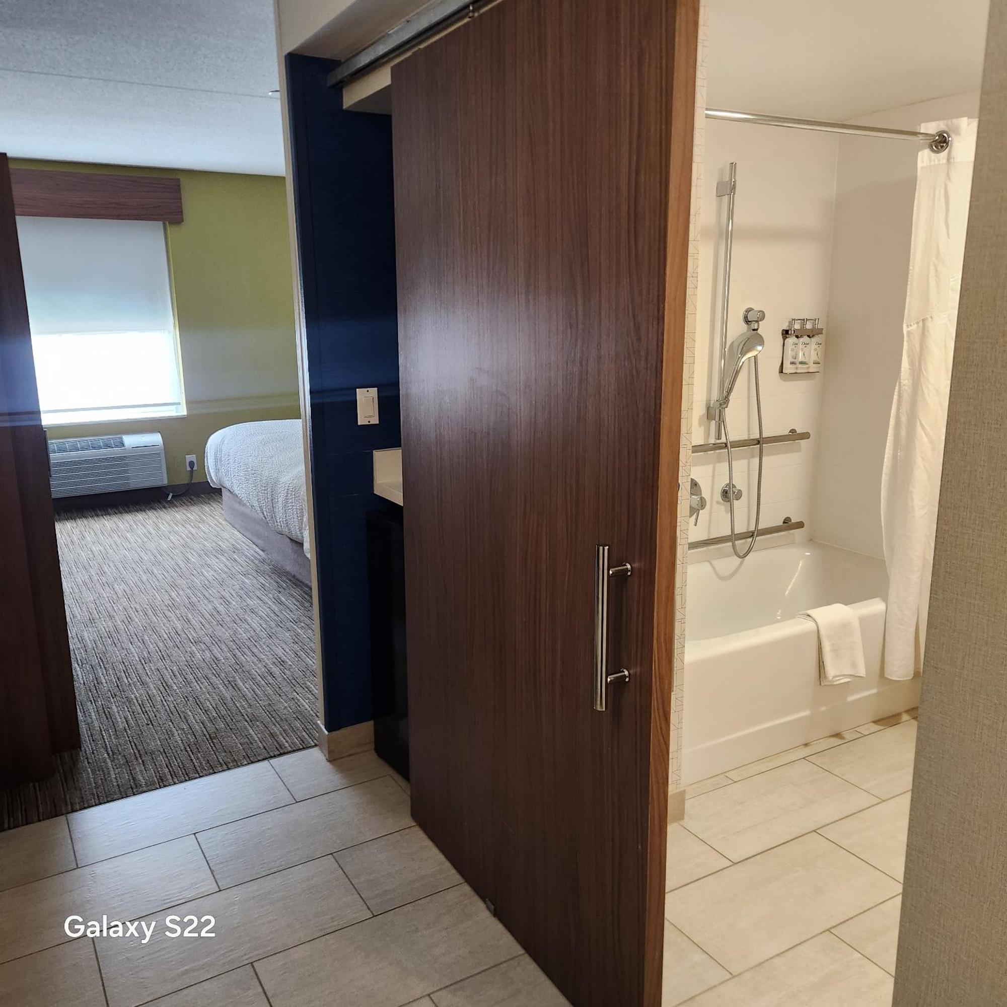 Holiday Inn Express Chelmsford By Ihg Dış mekan fotoğraf